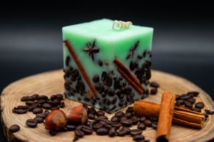 *   Lumânare Parfumată Menta & Busuioc 